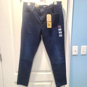 Women's size 14/32 mid rise Levi's.